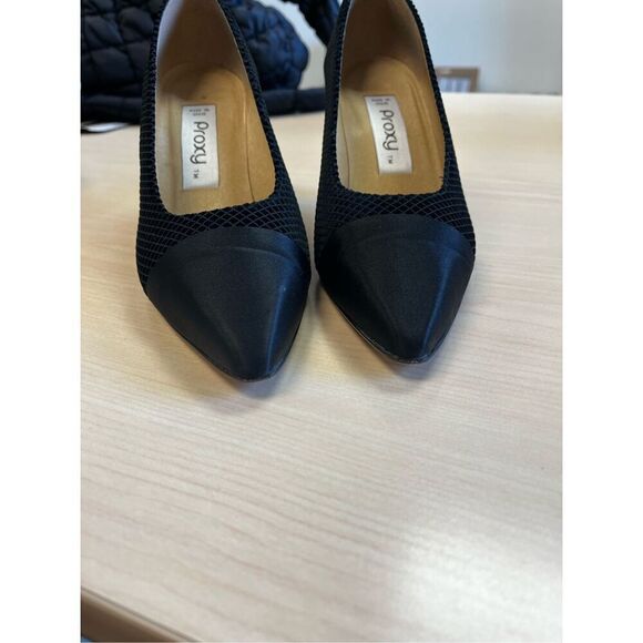Proxy Made In Spain Black Textured & Satin Pumps Heels Formal Sz 7 EUC - Picture 3 of 7